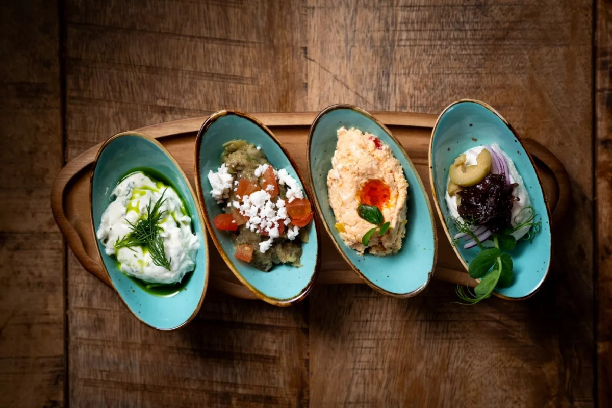 Dip Variation
Tzatziki / Auberginen / Feta Käse Creme / Taramas
