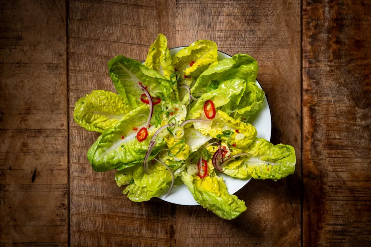 Marouli Salat
Romana Salat / Zwiebeln / Dill / Zitrus-Chili Dressing
